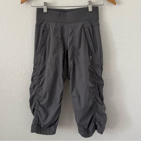 Ivivva by Lululemon Ruched Cropped Pants in Grey | Size 8 Girls - Picture 1 of 4